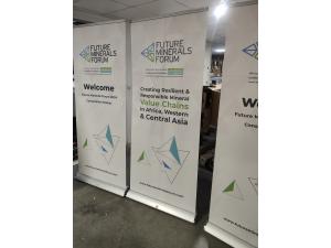 Roll-up structure design premium en 85cm pour Future Minerals Forum