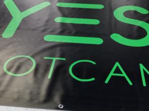 Bache publicitaire extrieure de 150cm x 300cm pour Yes Bootcamp