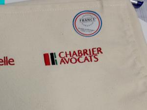 Tablier avec marquage personnalis par broderie logo client